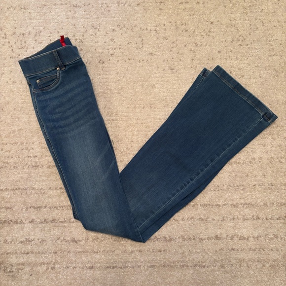 SPANXshape™ EveryWear Flare Jeans size small - Picture 5 of 9